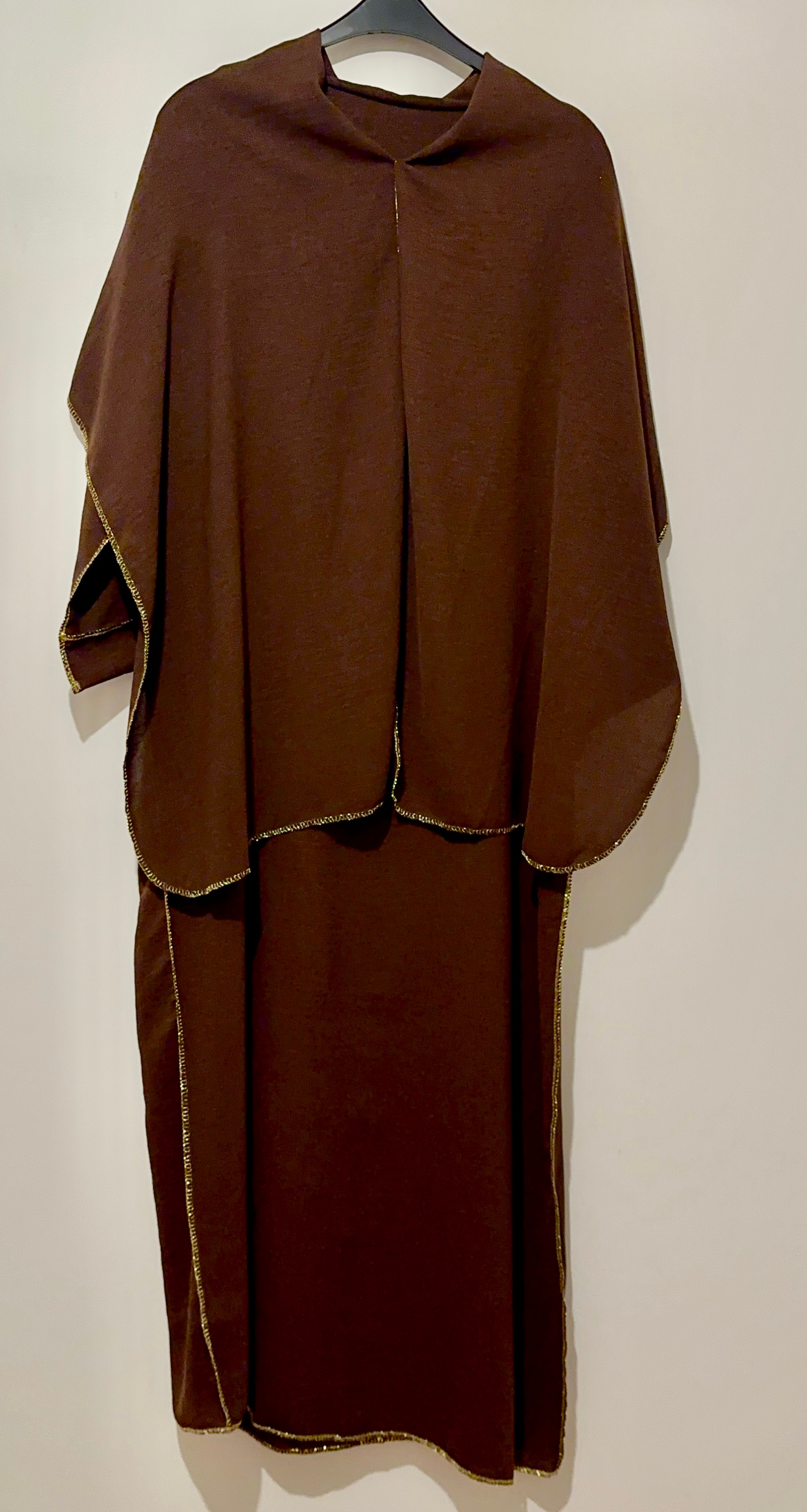 ABAYA VOILE INTÉGRÉ MARRON À BORDURE DORÉ