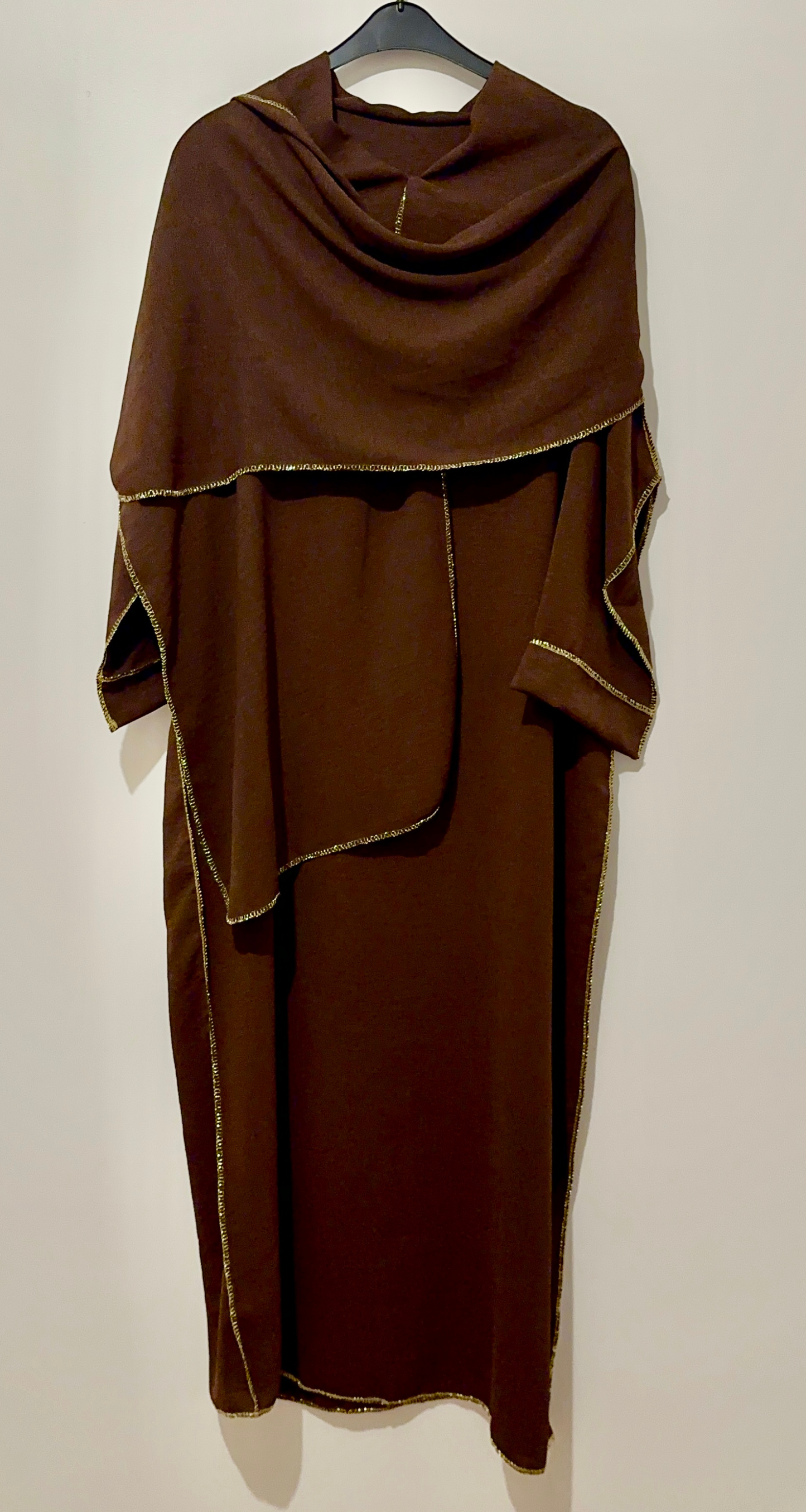 ABAYA VOILE INTÉGRÉ MARRON À BORDURE DORÉ