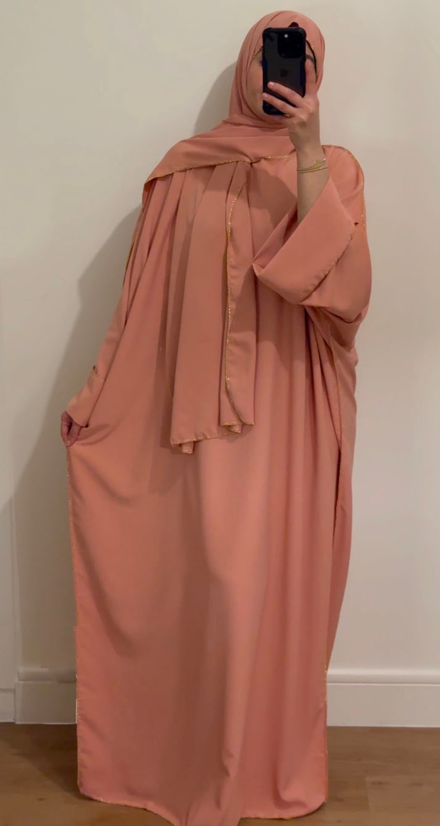 ABAYA VOILE INTÉGRÉ ROSE À BORDURE DORÉ